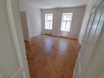 Prodej bytu 4+1 v osobním vlastnictví 143 m², Znojmo