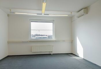 Pronájem kancelářských prostor 377 m², Brno