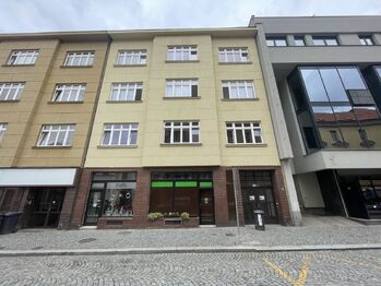 Dům se vjezdem do garáže - Pronájem garáže 231 m², Kolín