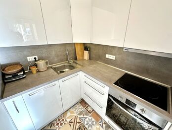 Prodej bytu 2+kk v osobním vlastnictví 43 m², Praha 10 - Vršovice