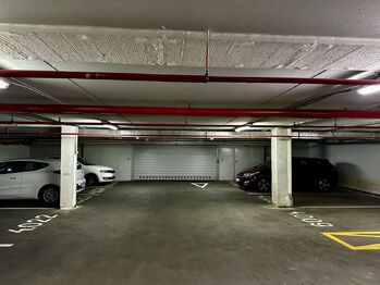 Prodej garážového stání 18 m², Praha 10 - Strašnice