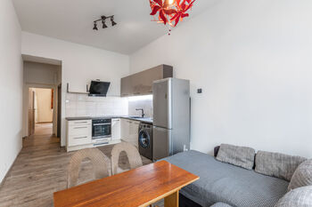 Pronájem bytu 2+kk v družstevním vlastnictví 43 m², Praha 8 - Libeň