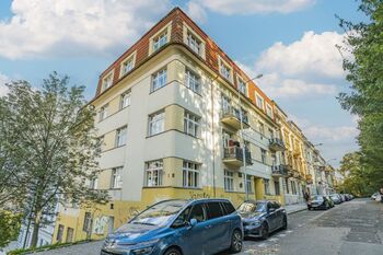 Prodej bytu 1+kk v osobním vlastnictví 22 m², Praha 5 - Smíchov