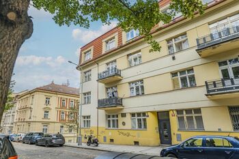 Prodej bytu 1+kk v osobním vlastnictví 22 m², Praha 5 - Smíchov