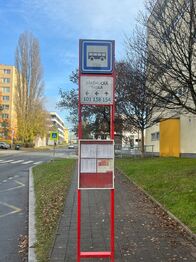 Zastávka autobusu - Prodej bytu 1+kk v osobním vlastnictví 43 m², Praha 10 - Záběhlice