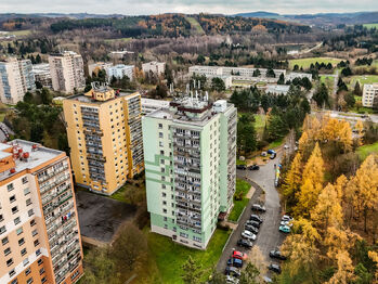 pohled na dům - Prodej bytu 3+1 v osobním vlastnictví 81 m², Příbram