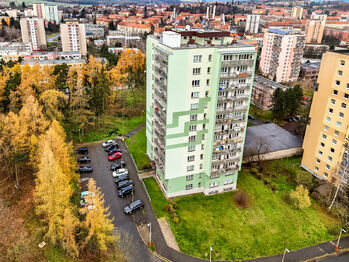 pohled na dům - Prodej bytu 3+1 v osobním vlastnictví 81 m², Příbram