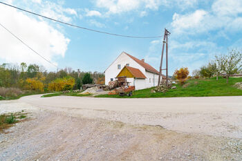 Prodej zemědělské usedlosti, 638 m2, plocha pozemku 3155 m2, Březské - Prodej zemědělského objektu 638 m², Březské