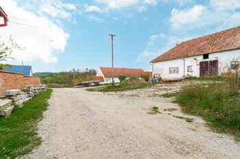 Prodej zemědělské usedlosti, 638 m2, plocha pozemku 3155 m2, Březské - Prodej zemědělského objektu 638 m², Březské