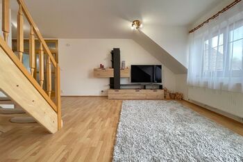 obývací pokoj - Prodej bytu 4+kk v osobním vlastnictví 114 m², Jesenice