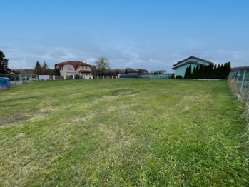 Prodej pozemku 942 m², Lešany