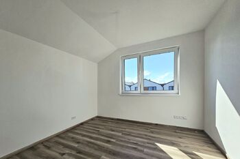 pokoj - Pronájem domu 138 m², Milovice