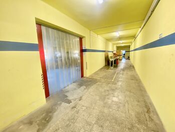 Prodej výrobních prostor 747 m², Neuměř