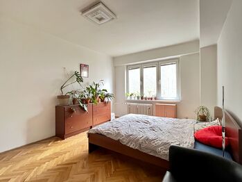 Prodej bytu 2+1 v osobním vlastnictví 57 m², Praha 10 - Vršovice