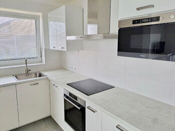 Vybavená kuchyně - Prodej domu 106 m², Doubravčice