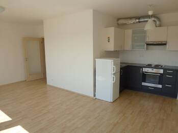 Pronájem bytu 1+kk v osobním vlastnictví 41 m², Praha 9 - Hostavice