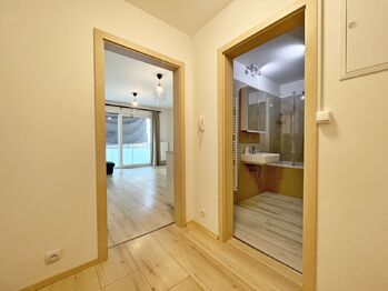 předsíň  - Pronájem bytu 2+kk v osobním vlastnictví 52 m², České Budějovice