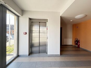 vstup do domu - Pronájem bytu 2+kk v osobním vlastnictví 57 m², České Budějovice