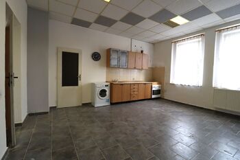 1. byt 2+kk - Prodej nájemního domu 456 m², Litvínov