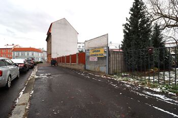 Vjezd do dvora - Prodej nájemního domu 456 m², Litvínov