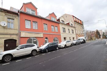 Venkovní pohled na dům - Prodej nájemního domu 456 m², Litvínov 