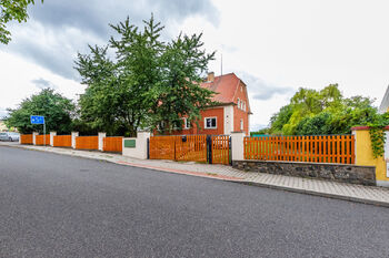 Prodej nájemního domu 300 m², Jesenice