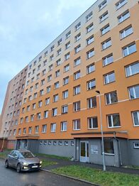 Pohled na dům - Prodej bytu 2+kk v osobním vlastnictví 49 m², Příbram 