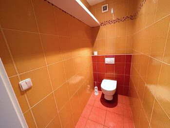 WC - Pronájem bytu 3+kk v osobním vlastnictví 55 m², Praha 9 - Horní Počernice