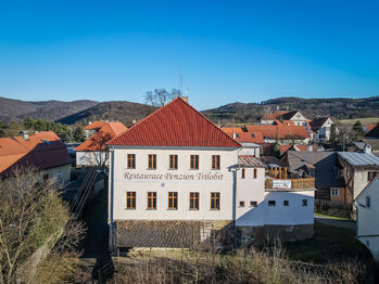 Prodej apartmánu 560 m², Skryje