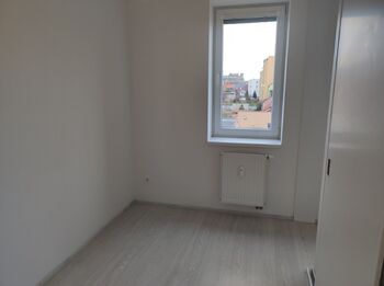 místnost - Pronájem bytu 2+kk v osobním vlastnictví 50 m², Pardubice