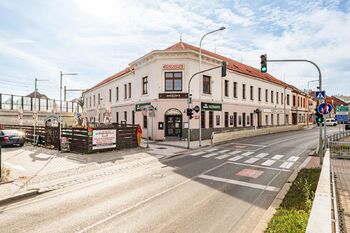 Pronájem kancelářských prostor 378 m², Praha 5 - Radotín