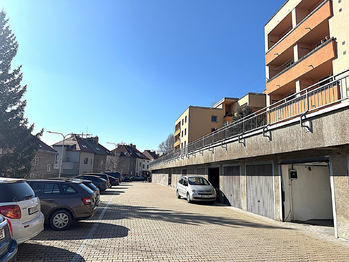 Pronájem garáže 1874 m², Praha 9 - Vysočany