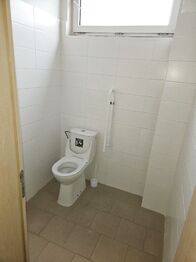 WC invalidé - Pronájem komerčního prostoru 70 m², Ostrava