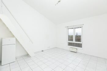 Hlavní pokoj - Pronájem bytu 1+kk v družstevním vlastnictví 40 m², Roudnice nad Labem