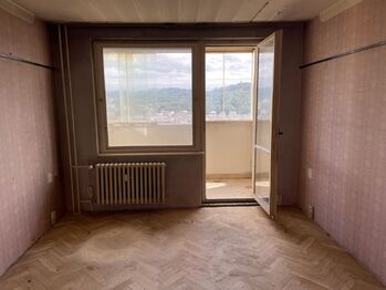 Pokoj s lodžií - Prodej bytu 2+1 v osobním vlastnictví 63 m², Karlovy Vary