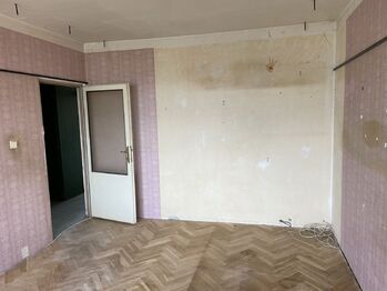 Pokoj s lodžií - Prodej bytu 2+1 v osobním vlastnictví 63 m², Karlovy Vary