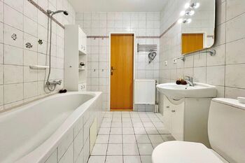 Koupelna 2 - Prodej domu 74 m², Praha 10 - Kolovraty