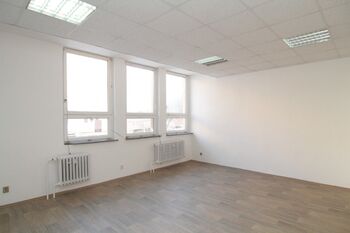 Pronájem obchodních prostor 72 m², Karlovy Vary