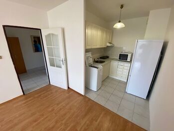 Pronájem bytu 2+kk v družstevním vlastnictví 53 m², Praha 8 - Kobylisy