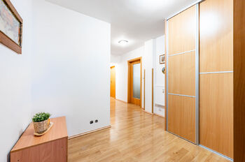 Prodej bytu 3+kk v osobním vlastnictví 83 m², Horoměřice