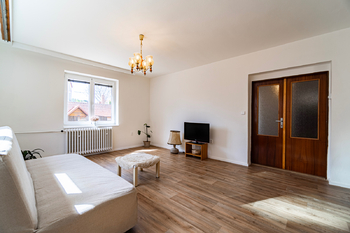 Prodej domu 631 m², Hluboké Mašůvky
