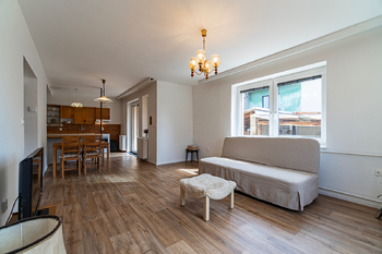 Prodej domu 631 m², Hluboké Mašůvky