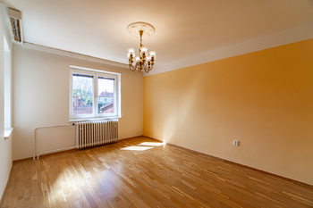 Prodej domu 631 m², Hluboké Mašůvky