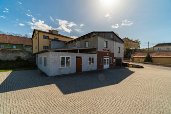 Prodej domu 631 m², Hluboké Mašůvky