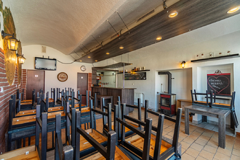 Prodej domu 631 m², Hluboké Mašůvky
