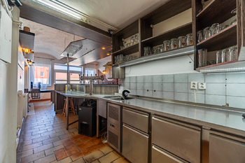 Prodej domu 631 m², Hluboké Mašůvky