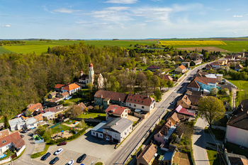 Prodej domu 631 m², Hluboké Mašůvky