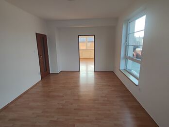 obývací pokoj - Pronájem bytu 2+1 v osobním vlastnictví 68 m², Pardubice