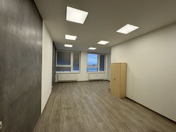 Pronájem kancelářských prostor 69 m², Praha 9 - Letňany