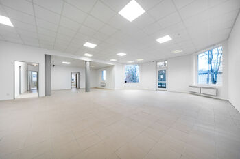 Prodej obchodních prostor 227 m², Benešov